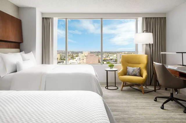 غرفة بريميوم رباعية، Westin Long Beach 3/5