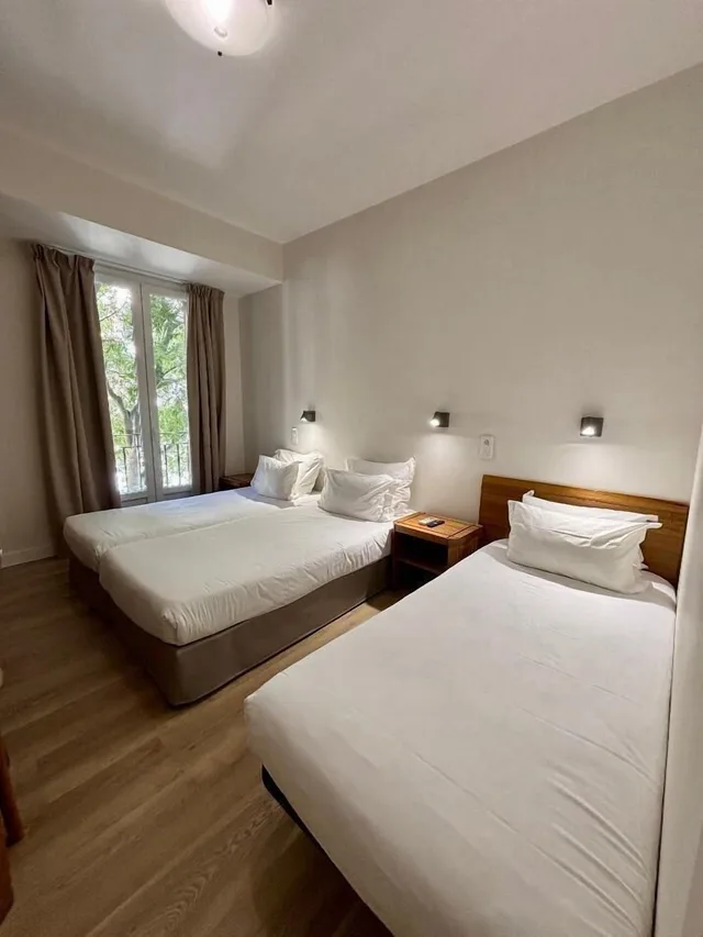 غرفة ثلاثية، Hotel Bonaparte 1/3