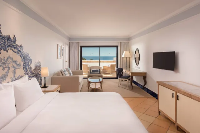 غرفة ديلوكس بسرير كوين بإطلالة على البحر بشرفة، Pine Cliffs Hotel A Luxury Collection Resort Algarve 5/10