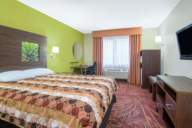 غرفة بسرير كوين لذوي الإعاقة، Super 8 by Wyndham Portales 1/2