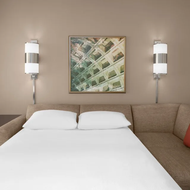 غرفة بسريرين كوين مع أريكة، Hyatt Place Herndon/Dulles Airport-East 3/5