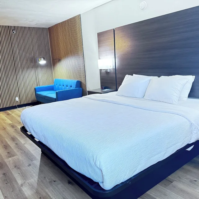 جناح بسرير كينج بحوض جاكوزي، Quality Inn Spearfish I-90 1/10