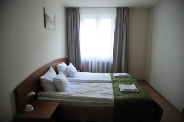 Room, Double Bed, Private Bathroom, Kosmopolita Rooms Apartments Krakow 9/10
