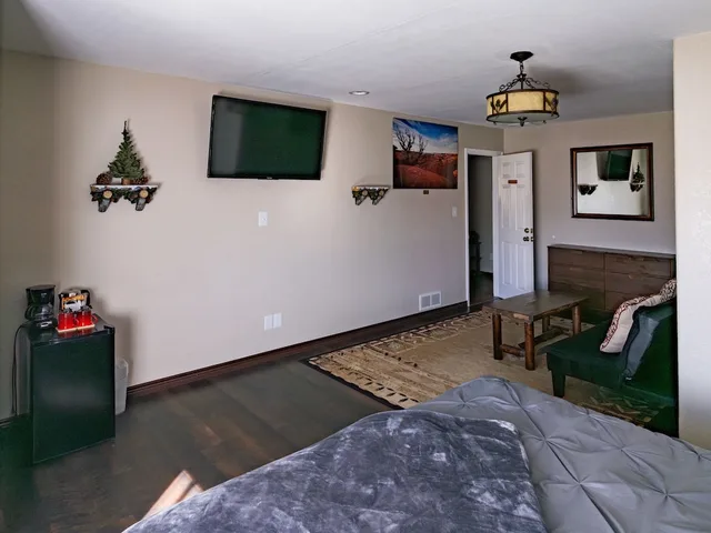 Bryce Trails Bed and Breakfast, Cedar City 32/50