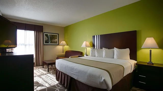غرفة قياسية بسرير كينج للمدخنين لذوي الإعاقة، Best Western Lake Cumberland Inn 1/9