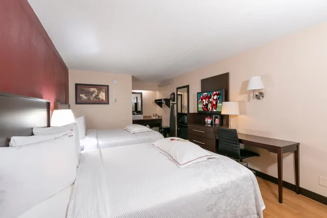 غرفة بريميوم بسرير مزدوج، Red Roof Inn PLUS Pittsburgh South - Airport 1/1