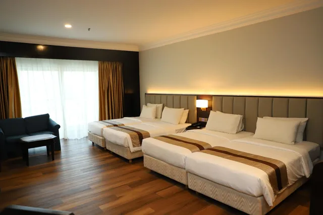 Deluxe, Quadruple, Single Bed, Grand Darul Makmur Hotel Kuantan 7/10