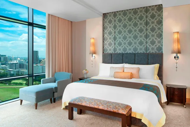 2 Bedrooms, Suite, Skyline View, Large، The St Regis Bangkok 3/8