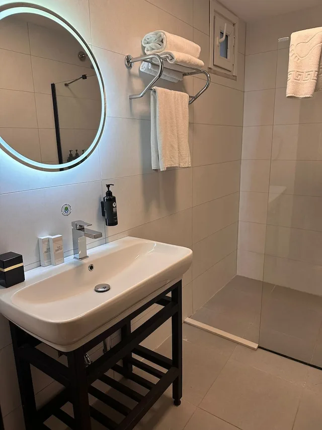 Room, Double Bed, Balcony, Garden Floor، Operla Airport Hotels, Trademark Collection by Wyndham 4/4