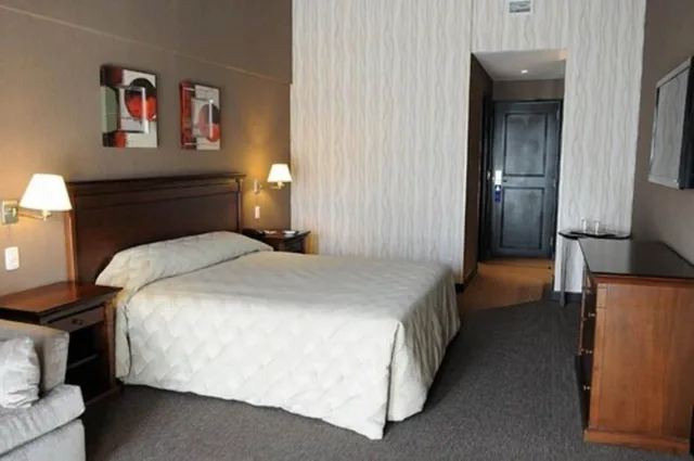 Standard, King Bed, Howard Johnson By Wyndham Resort Pilar 1/6