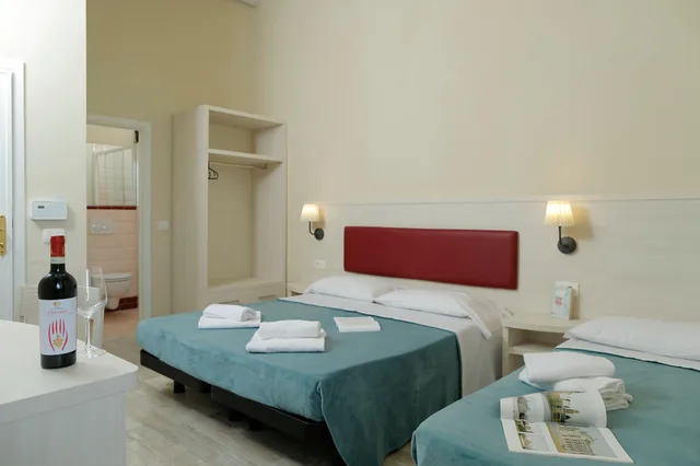 غرفة ثلاثية، Hu Park Albatros Village 1/1