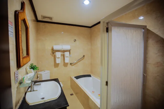 Deluxe, South Wing, Paradise Garden Resort Hotel and Convention Center 3/3
