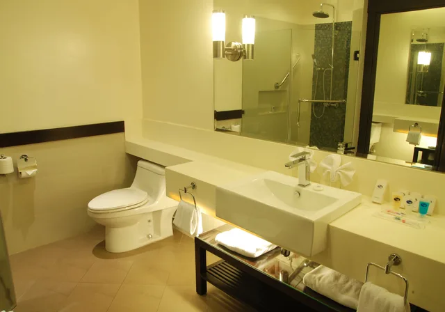 Junior Suite., Fairways And Bluewater Newcoast Boracay 4/4