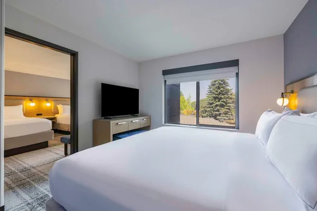 جناح عائلي، The Newberry Hotel Bend, Tapestry Collection by Hilton 2/6