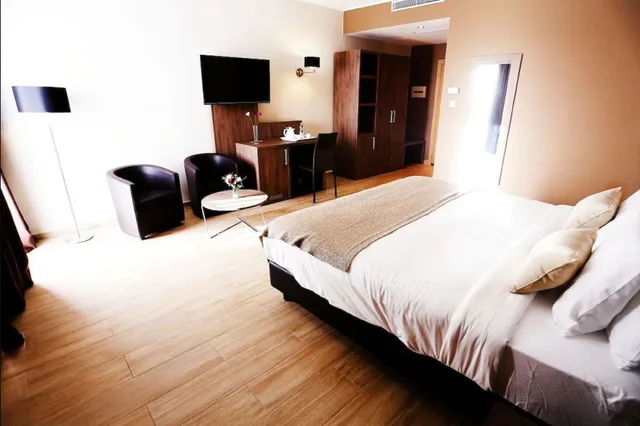 غرفة كلاسيكية بسرير كينج، Le Zenith Hotel Oran 1/3