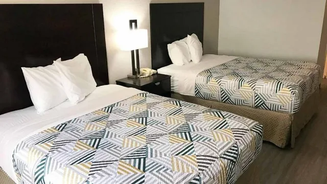 غرفة بسرير مزدوج، Home Place Suites 1/3