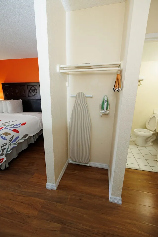 جناح ديلوكس بسرير كينج، Garnet Inn and Suites Orlando 3/4