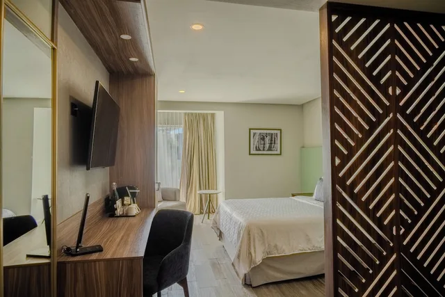 Standard, King Bed, voco Hermosillo by IHG 2/2