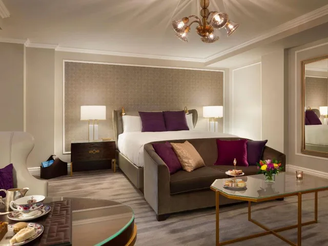 Exclusive, Fairmont Gold, Deluxe, King Bed, City View, Lounge Access, Fairmont Empress Hotel 1/1