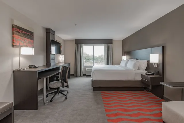 غرفة قياسية بسرير كوين، Holiday Inn Mishawaka North 1/3