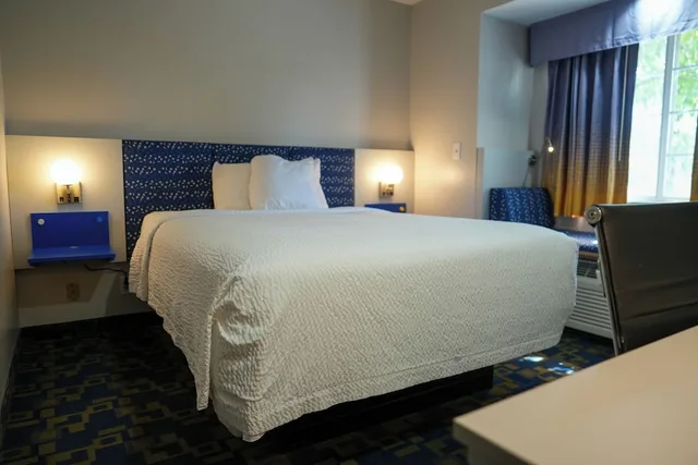 جناح بسرير كوين بحوض جاكوزي، Microtel Inn & Suites by Wyndham Hagerstown 3/7