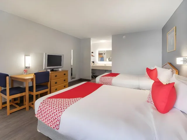 Room, 2 Queen Beds, Smoking, Quality Inn Kinder, LA 2/10