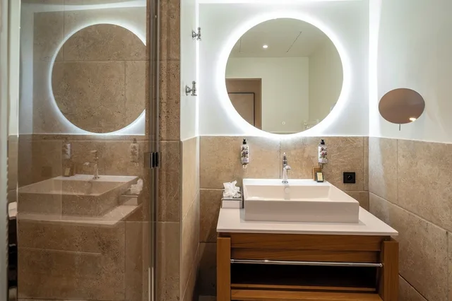 غرفة تقليدية بسرير مزدوج، Hotel de l Horloge 6/9
