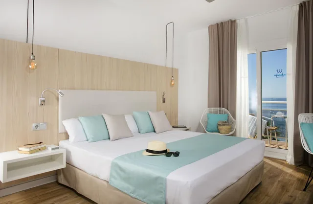 غرفة بإطلالة على البحر بشرفة مفردة بسرير مزدوج، Monterrey Hotel 1/10