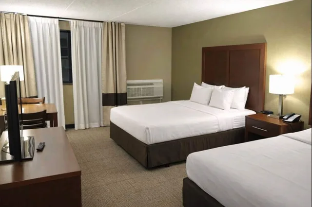 غرفة بسريرين مزدوجين، Comfort Inn Farmington Hills - Detroit Northwest 3/7