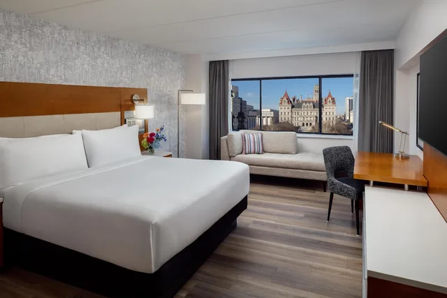 غرفة قياسية بسرير كينج، Hilton Albany 3/8