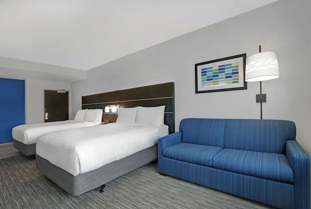جناح بسريرين كوين، Holiday Inn Express & Suites Milwaukee - Brookfield 3/8