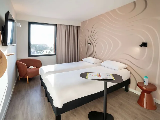جناح عائلي كومفورت بسرير مزدوج وسريرين منفصلين، ibis Styles Cabries Aix-en-Provence TGV 2/10
