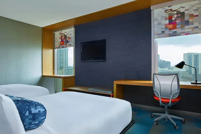 غرفة قياسية بسرير مزدوج، Aloft Houston Galleria Hotel 1/3