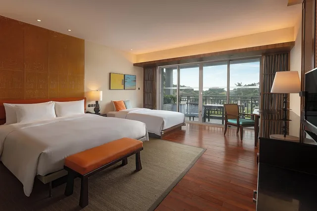 غرفة ديلوكس عائلية بسرير كينج بإطلالة على الحديقة بشرفة، Le Meridien Shimei Bay Beach Resort & Spa 6/10