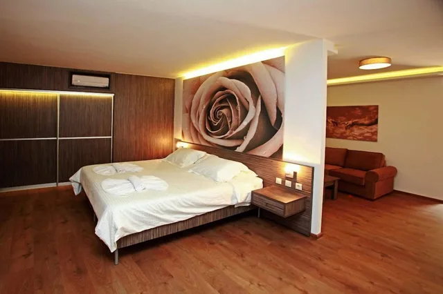 جناح تنفيذي بسريرين منفصلين مع أريكة، Katrin Suites - Adults Only 1/2