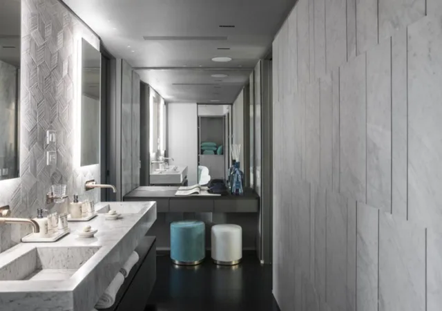 Penthouse Suite، Byron 1/3