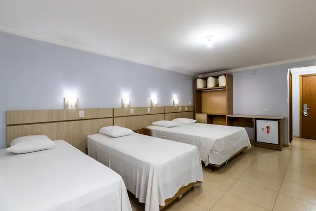 غرفة رباعية بسرير مزدوج وسريرين منفصلين، Baviera Iguassu 2/10