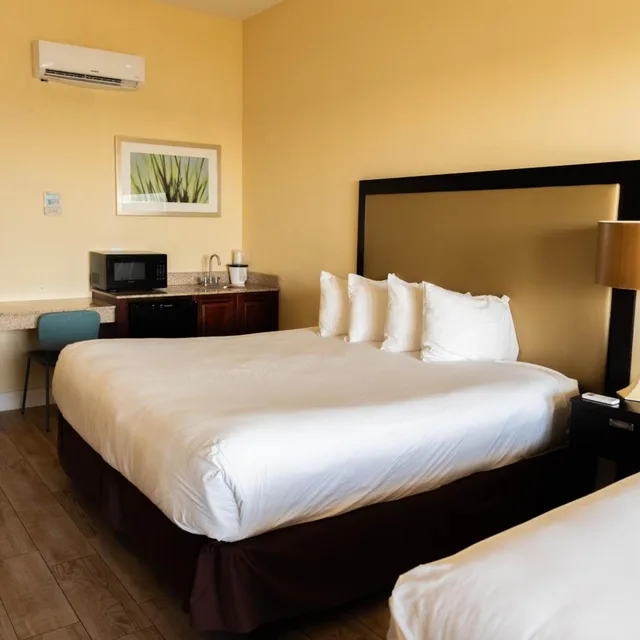 غرفة بسرير مزدوج لذوي الإعاقة، Key West Resort on Lake Dora 1/5