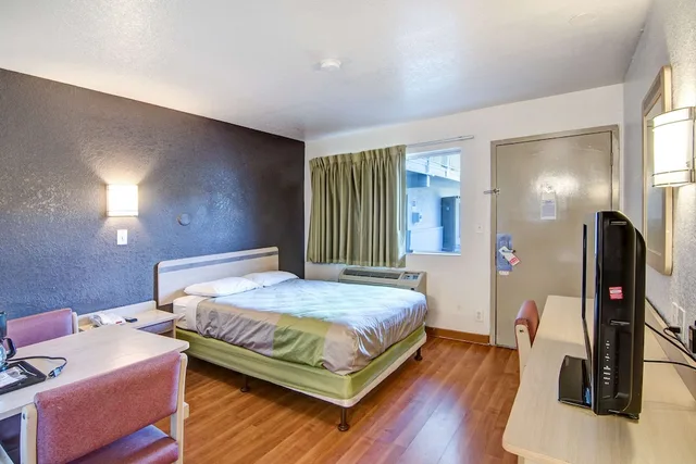 Standard, Single, Double Bed, Studio6 Grand Prairie, TX 2/10