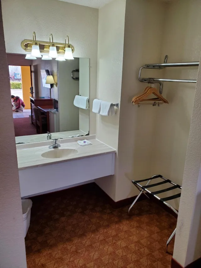 غرفة بسرير كوين، Red Roof Inn Shamrock 4/4