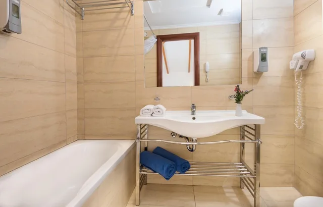 غرفة عائلية بإطلالة على البحر، Avalon Palace Hotel by GHH 5/5
