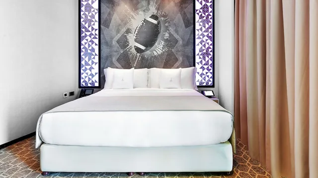 Junior Suite, Single, King Bed, The Torch Doha 2/5