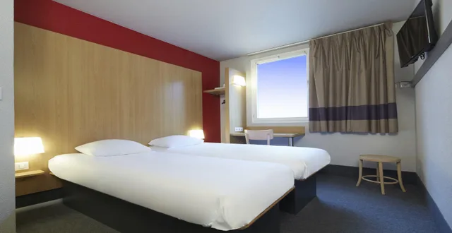 غرفة كلاسيكية بسريرين منفصلين، B&B HOTEL Paris Porte de la Villette 1/3