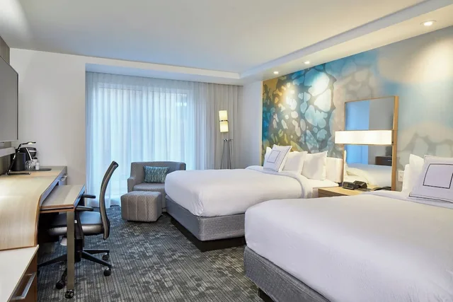 غرفة بسريرين كوين مع أريكة لذوي الإعاقة، Courtyard by Marriott Baltimore Downtown/McHenry Row 1/3