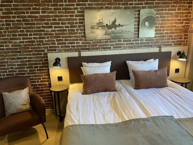 غرفة بزنس بسرير كوين، Skyline Airport Hotel 1/3