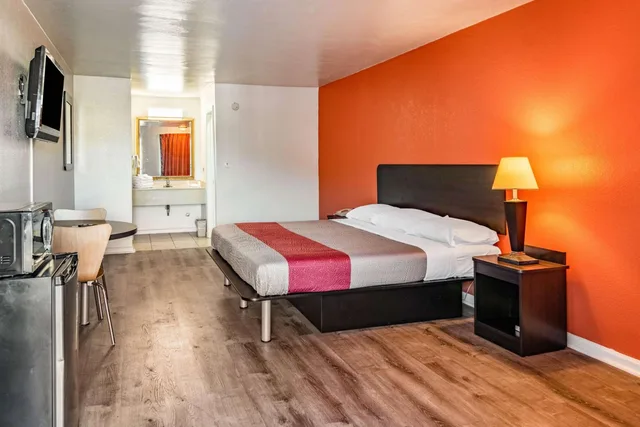 غرفة ديلوكس بسرير كينج للمدخنين، Motel6 Portsmouth, VA 5/10