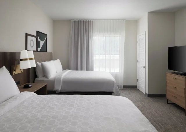 جناح بسريرين كوين بغرفة نوم واحدة بمطبخ لذوي الإعاقة، Staybridge Suites Flowood 2/6