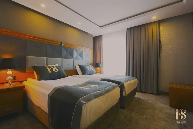 غرفة قياسية بسريرين منفصلين، Four Seven Hotel 3/6