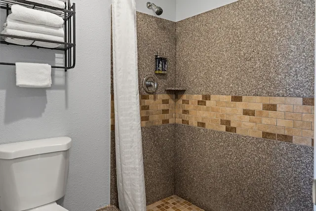 غرفة قياسية بسريرين مزدوجين، Bay Breeze Inn 6/6