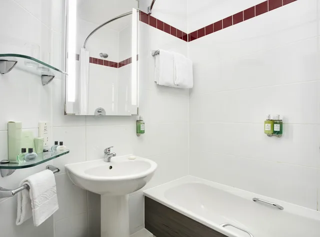 غرفة سوبيريور بسريرين منفصلين، Leonardo Hotel Liverpool 6/6